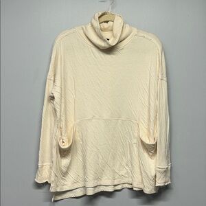We‎ The Free Off-White Oversized Turtleneck Size Medium